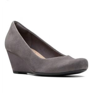 Clarks sz 8.5 gray flores tulip suede wedge low heels SH267